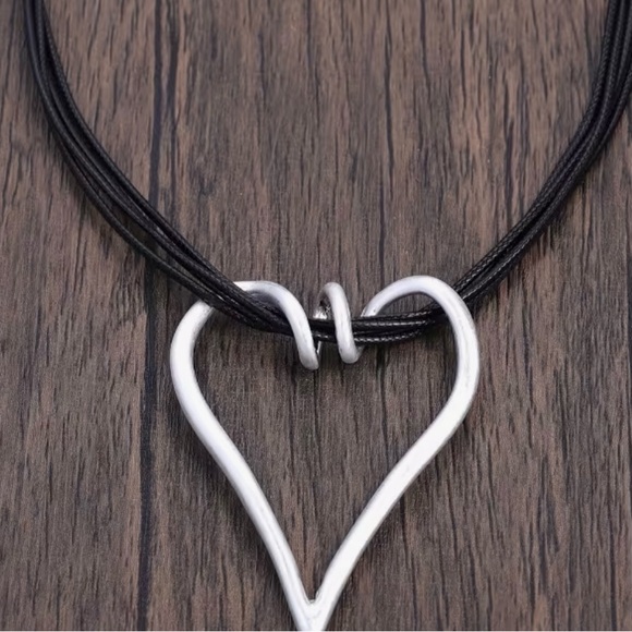 Elegant Silver Heart Necklace with leather Black Cord - Picture 5 of 6